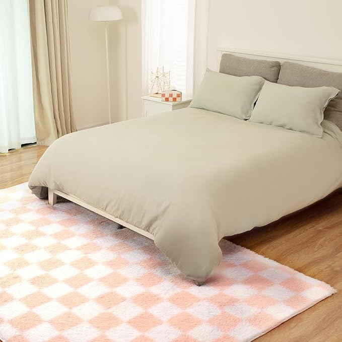 Super Soft Rug for Bedroom, 4x6 Ft Pink and White Area Rug Classic Checkered Shaggy Anti-Skid High Pile Soft Fluffy Rug Fuzzy Carpet for Living Room Bedroom Kids Room Nursery, Dorm Home Decor